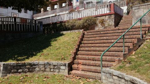 Da&ntilde;os ocasionados anoche por esos j&oacute;venes en el parque de A Gra&ntilde;a