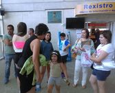 Familias de Mosteiro, ayer en el Rexistro de la Xunta en Lugo.