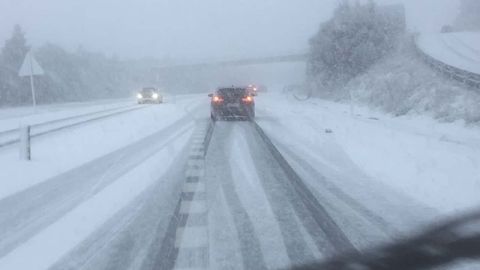 Nieve en la autova de Noia