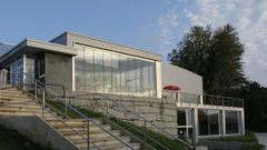 Imagen de archivo del exterior de la piscina municipal de Rianxo.