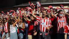 La afici�n gijonesa recibe al Sporting en el Molin�n antes del partido contra el Real Oviedo
