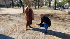 Yoya Blanco e Iv�n Puentes supervisaron este martes los trabajos de acondicionamiento del pavimento de la Alameda