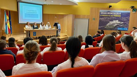 El acto de bienvenida al alumnado de Enfermería tuvo lugar este jueves en el salón del Hospital Montecelo, en Pontevedra