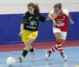 Claudia fue una de las futbolistas m�s activas en un Burela desacertado en la definici�n. 