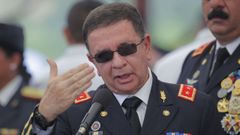 El exministro de Defensa de El Salvador David Mungu�a Pay�s fue detenido este jueves por estar implicado en los delitos de agrupaciones il�citas y actos arbitrarios cometidos durante una tregua entre pandillas que se dio entre el 2012 y el 2014