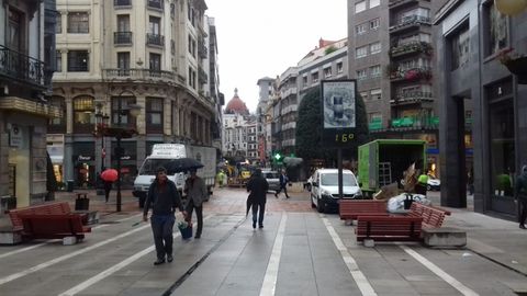 Un term�metro marca 16 grados en el centro de Oviedo