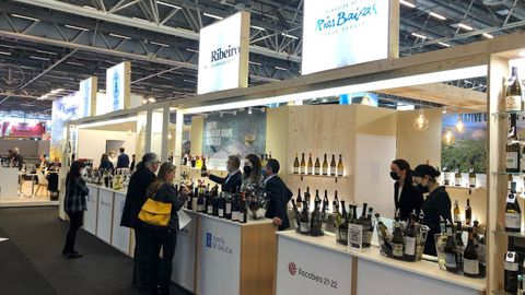 Imagen de archivo de una feria en la que se promocionan vinos gallegos