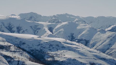 Pena Trevinca, cubierta de nieve por Carballeda de Valdeorras