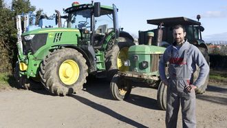 Domingo Souto, agricultor de Mugardos con cultivos destrozados por el jabalí