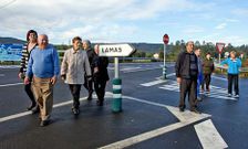 Los vecinos de Lamas denuncian que los coches pasan a gran velocidad por la carretera.