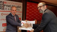 Antonio Couceiro, entregando el premio Pyme del A�o 2019 al gerente de Genesal