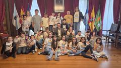 Os alumnos do colexio do Pi�eiri�o presentaron o seu proxecto ambiental ao alcalde, Alberto Varela