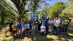 Participantes en la inauguraci�n de la nueva ruta de escalada de Porqueira