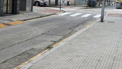 Calzada e beirarra en mal estado en Durmideiras