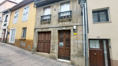 La casa de la antigua calle de los Hornos, ahora Ricardo Quiroga, con fachada de siller�a