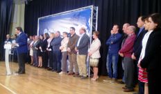 Mar�a Pose (derecha) escuchando la intervenci�n de Negreira. 