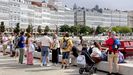 Un grupo de turistas frente a las galeras de la Marina.