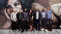 The Amy Winehouse Band en el mural dedicado a la artista brit�nica en Londres.