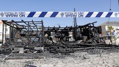 INCENDIO EN EL CHIRINGUITO DE LA PLAYA DO REBALO EN AGUI�O