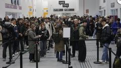 Pasajeros en la estaci�n de tren de A Coru�a en el primer d�a de huelga de maquinistas