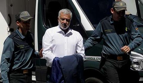 Escena en la que Bornay ingresa en prisión por blanqueo de dinero.