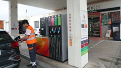 En algunas gasolineras de Barbanza el gasoil superaba ayer los 2 euros el litro
