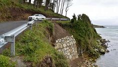 <span lang= es-es >Muro de Lires</span>. Los opositores volvieron a criticar el defectuoso resultado de las obras y la alcaldesa, aunque en principio defendi� a los ingenieros, se comprometi� a revisar la obra. 