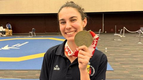 Alma Prez, con la medalla de oro conseguida en Canad.