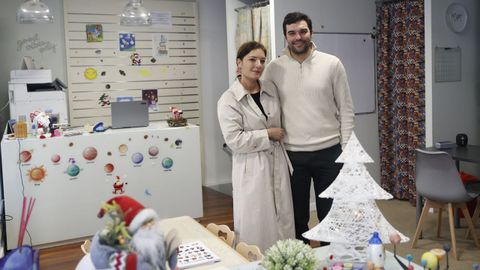 Loreto Paradela y Ricardo Gonz�lez, en la academia Rik?s Learning Space, que abrieron en pareja en la calle Col�n del casco viejo ourensano.