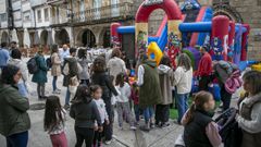 Hinchables con motivo de la campaña comercial de Noia Histórica