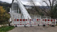 El acceso a las termas por la pasarela de Outariz est� cerrado.