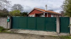 La vivienda en la que viven dos personas que ser� expropiada, con alpendres y terrenos. 