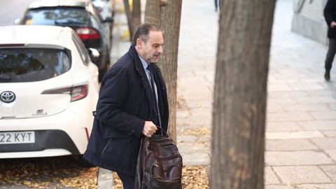 El exministro de Transportes Jos� Luis �balos a su llegada al Tribunal Supremo el pasado 27 de noviembre.