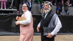 Los choqueiros de Veiga desaf�an el chaparr�n con la fiesta del Luns de Entroido