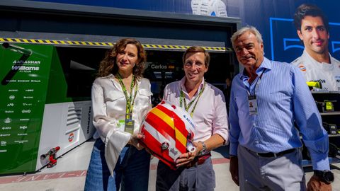 Isabel D�az Ayuso, presidenta de la Comunidad de Madrid, y Jos� Luis Mart�nez-Almeida, alcalde de Madrid, acudieron este s�bado, antes de los terceros y �ltimos entrenamientos libres de F�rmula 1, al circuito de Madring, que se estrena este fin de semana como casa del Gran Premio de Espa�a de F�rmula 1
