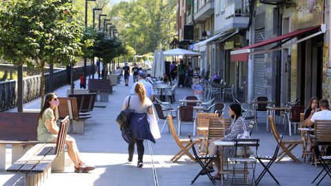 Los bares en Sarria solo pueden emplear la terraza con un aforo del 50%