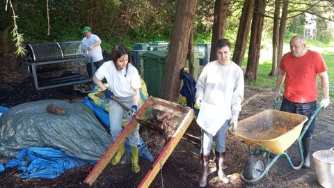 El centro cultiva una huerta comunitaria.