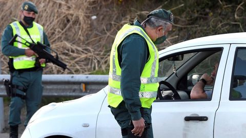 Un control de la Guardia Civil en Oviedo