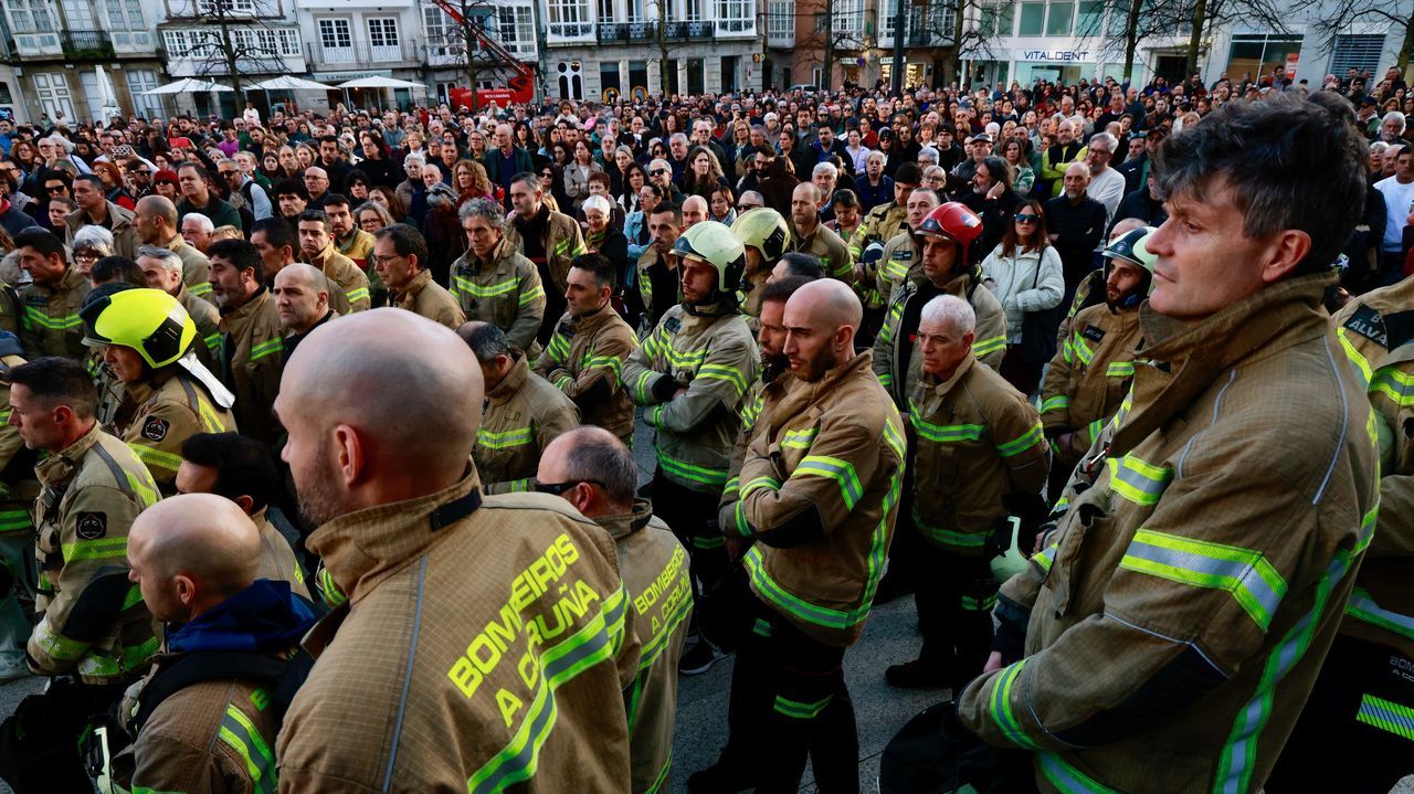 Gran protesta de apoyo al bombero herido en Ferrol: «Todos somos Polo, esta tragedia tiene responsables»