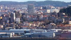 Destacando sobre el skyline de Vigo, el edificio del Ayuntamiento