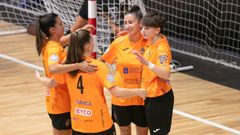 Lara, Cris Blanco, Silvia Rubal e Irene celebran el primer tanto del partido, obra de la futbolista ribadense