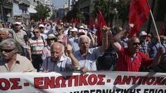 Pensionistas griegos durante una manifestaci�n contra los recortes de sus ingresos y sus seguros m�dicos