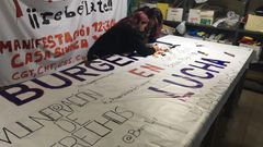 Trabajadoras de Burger King Gij�n preparando las protestas