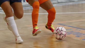 Un lance de un partido entre el Burela y el Ourense en el Vista Alegre.