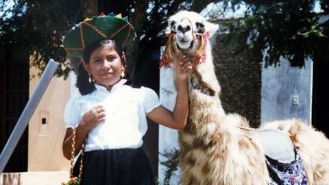 En Per�. A imaxe corresponde a s�a infancia. A s�a avoa animouna a facer esta foto vestida coa roupa tradicional do seu pa�s. O que bota de menos en Vigo � o ceviche.