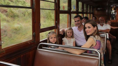 Viaje de la familia real en el tren turstico de Soller (Mallorca) en el verano del 2012