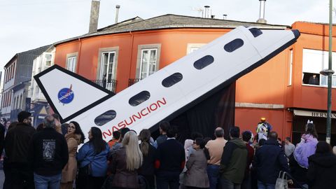 La comparsa del colegio de la Asunci�n llev� hasta un cohete 