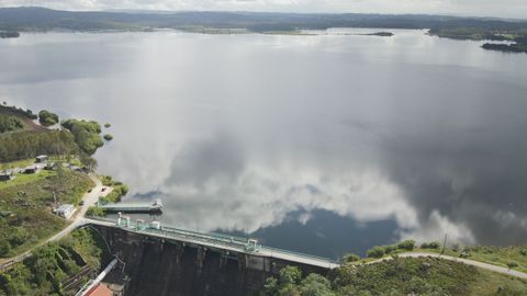 Imagen area tomada ayer del embalse de A Fervenza en Mazaricos