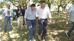 El alcalde de Cuntis, Manuel Campos, con el secretario xeral de los socialistas gallegos, Valent�n Gonz�lez Formoso, en la comida del partido en Cuntis