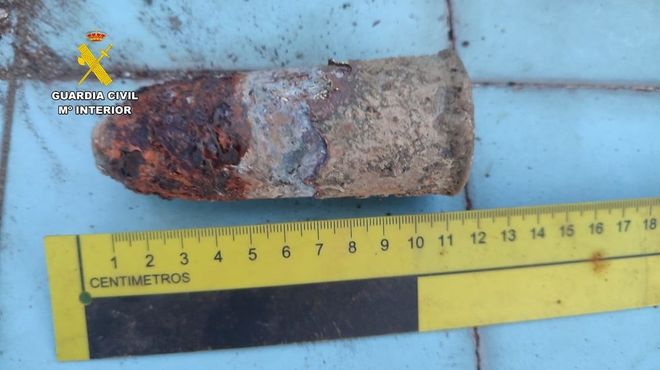 Imagen del artefacto explosivo hallado en una casa de Padr&oacute;n.